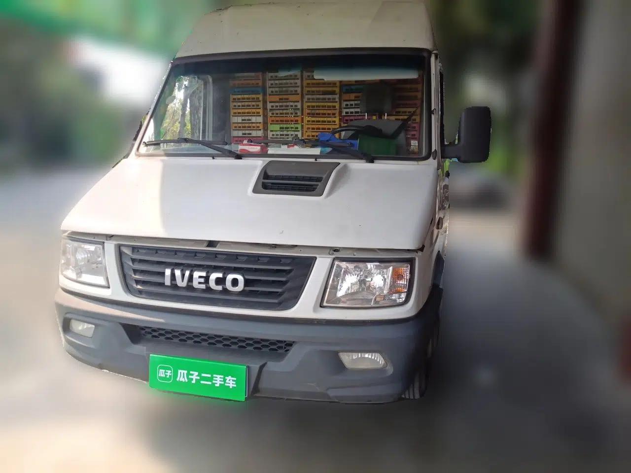 Iveco Daily 2020 2.5T A40 Passenger Van Dual Tires Mid-Roof Design 5-9 Seats China VI Emission Standard — миниатюра 1
