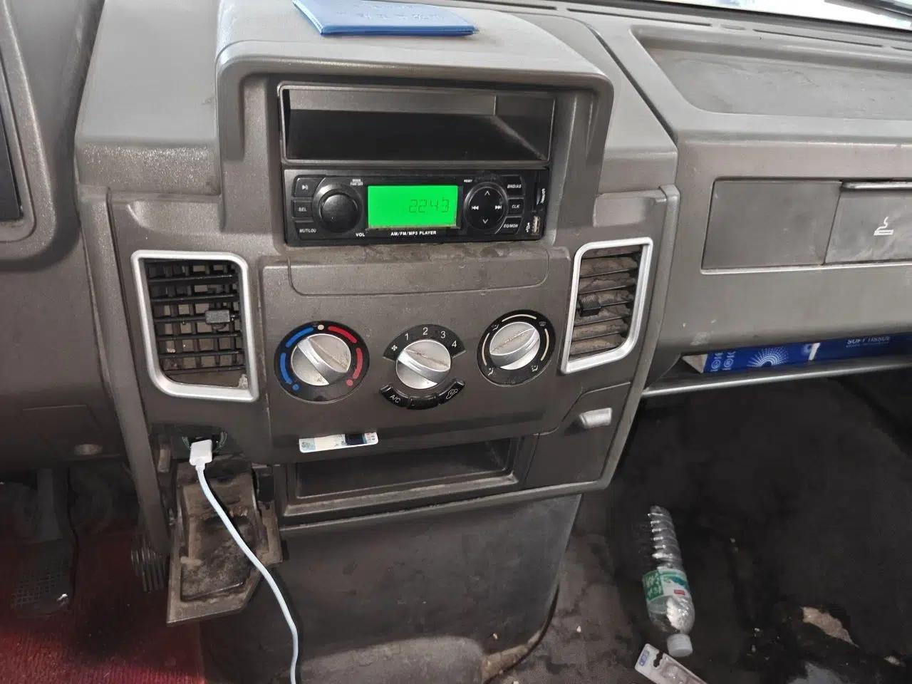 Iveco Daily 2012 2.5T-A35 Logistics Version 1 Mid-Roof — миниатюра 13