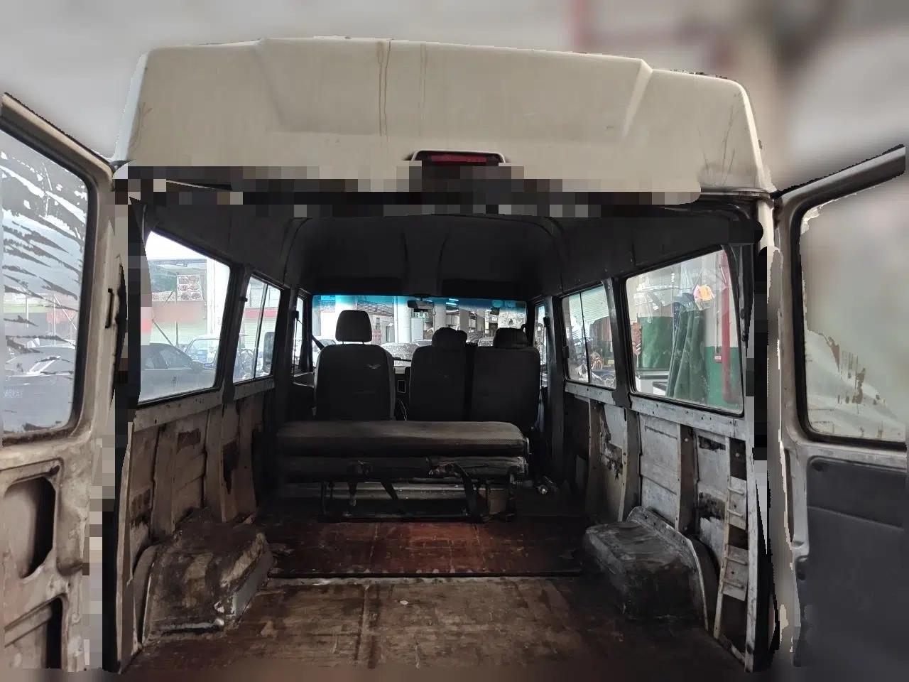 Iveco Daily 2012 2.5T-A35 Logistics Version 1 Mid-Roof — миниатюра 19