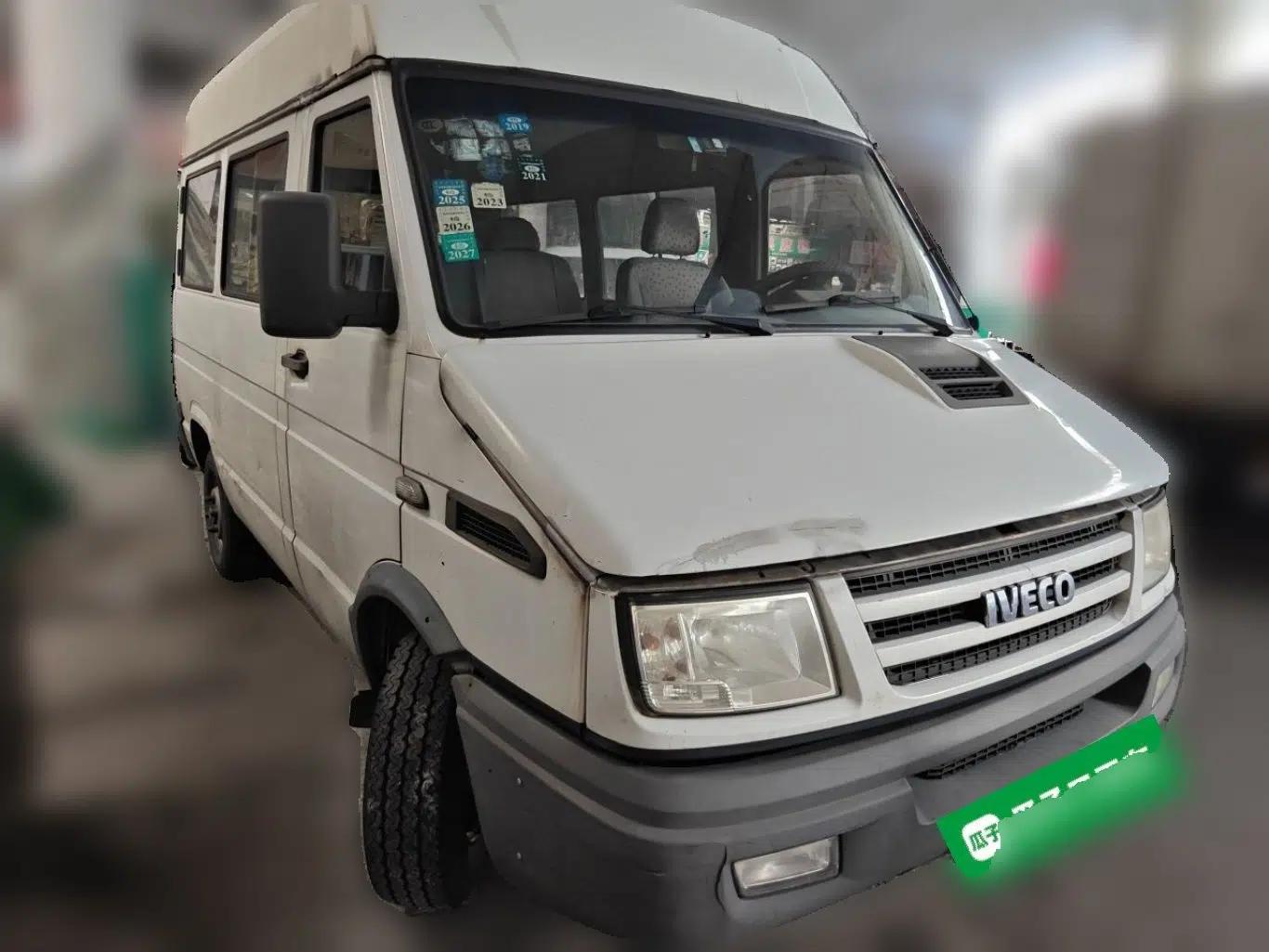 Iveco Daily 2012 2.5T-A35 Logistics Version 1 Mid-Roof — миниатюра 3