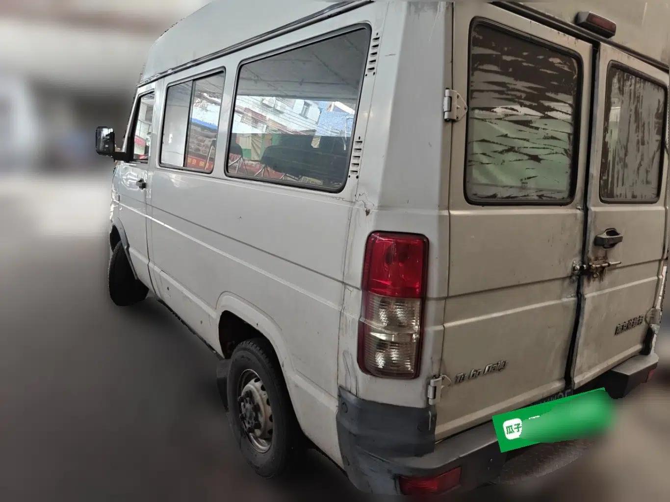 Iveco Daily 2012 2.5T-A35 Logistics Version 1 Mid-Roof — миниатюра 4