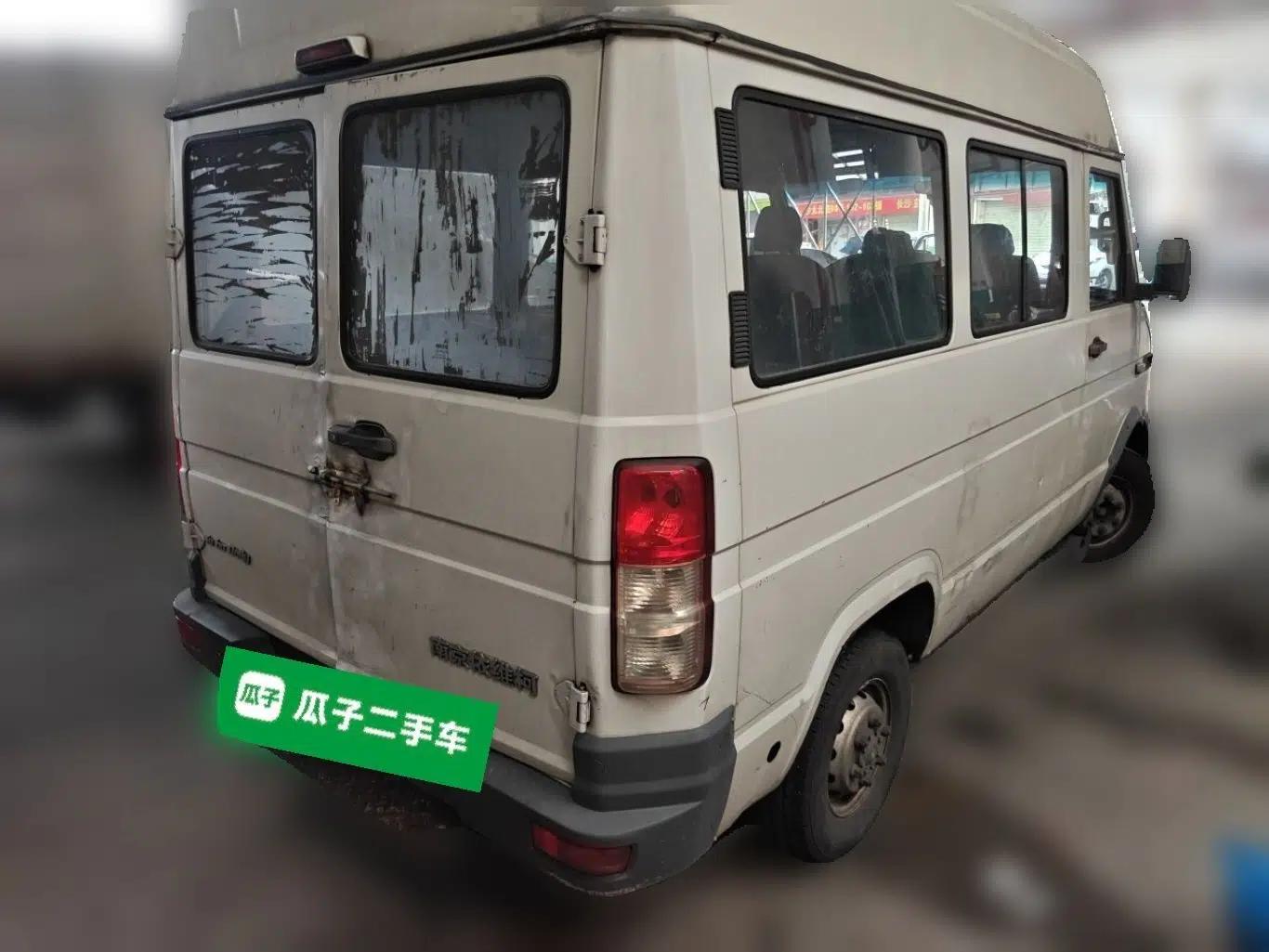 Iveco Daily 2012 2.5T-A35 Logistics Version 1 Mid-Roof — миниатюра 6