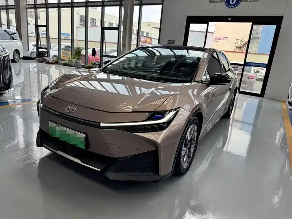 Toyota bZ3 2023 model, 616km long range Premium — миниатюра 1