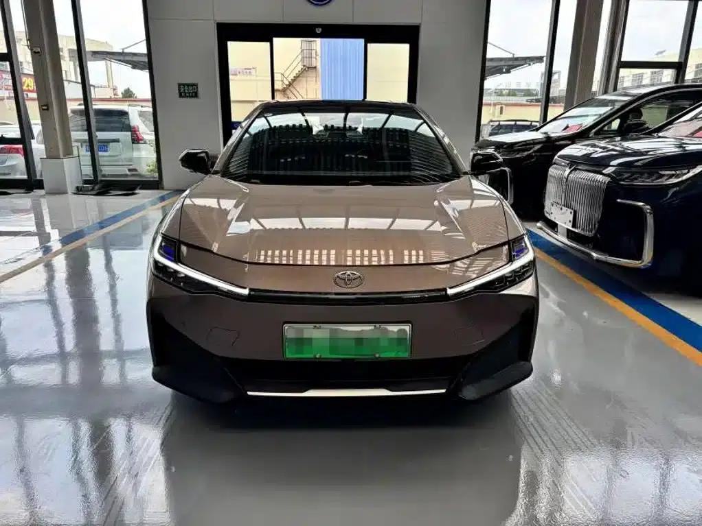 Toyota bZ3 2023 model, 616km long range Premium — миниатюра 2