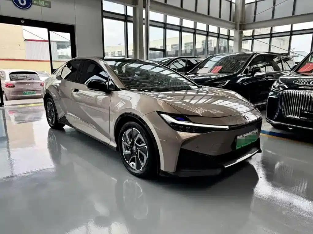 Toyota bZ3 2023 model, 616km long range Premium — миниатюра 3