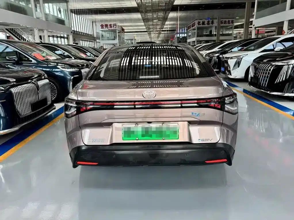 Toyota bZ3 2023 model, 616km long range Premium — миниатюра 4