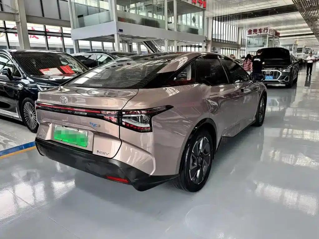 Toyota bZ3 2023 model, 616km long range Premium — миниатюра 5