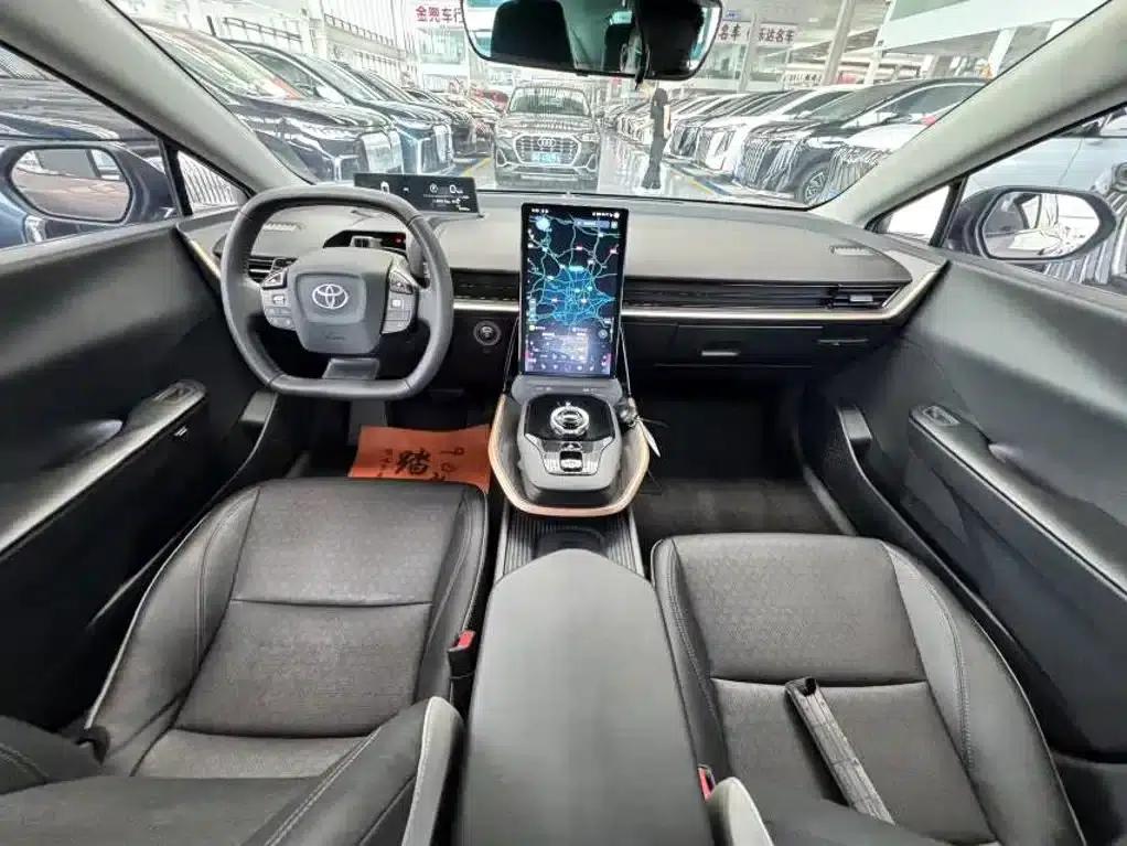 Toyota bZ3 2023 model, 616km long range Premium — миниатюра 8