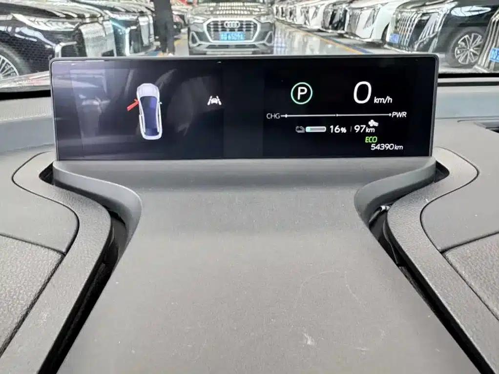 Toyota bZ3 2023 model, 616km long range Premium — миниатюра 9