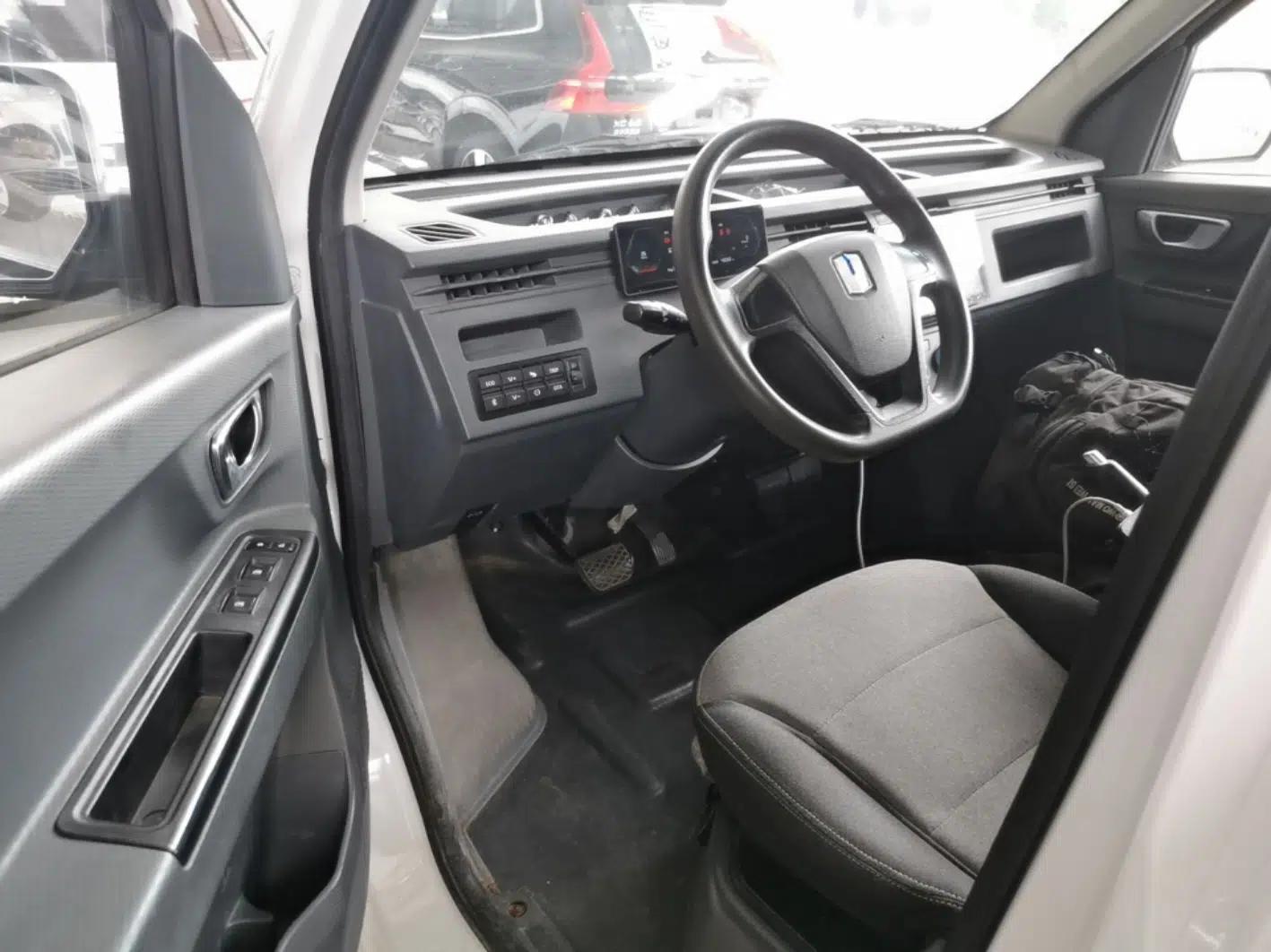 Farizon Xingxiang V 2023 V6E Zhonghang Lithium Battery 38.64kWh Value Edition — миниатюра 17