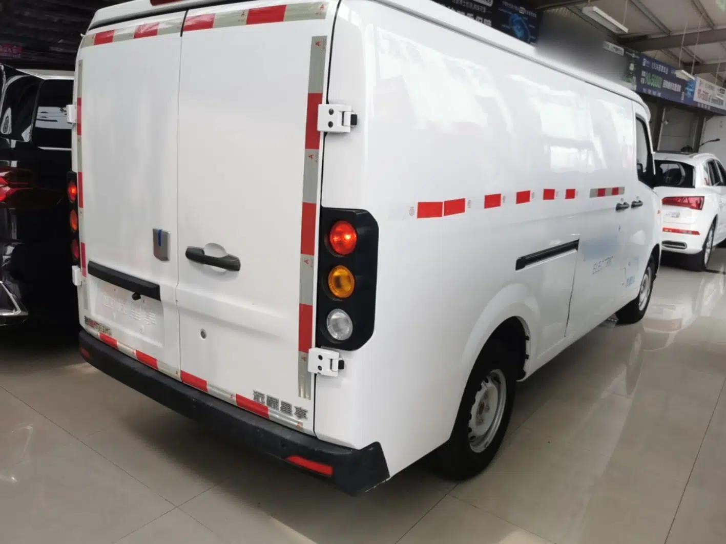 Farizon Xingxiang V 2023 V6E Zhonghang Lithium Battery 38.64kWh Value Edition — миниатюра 6