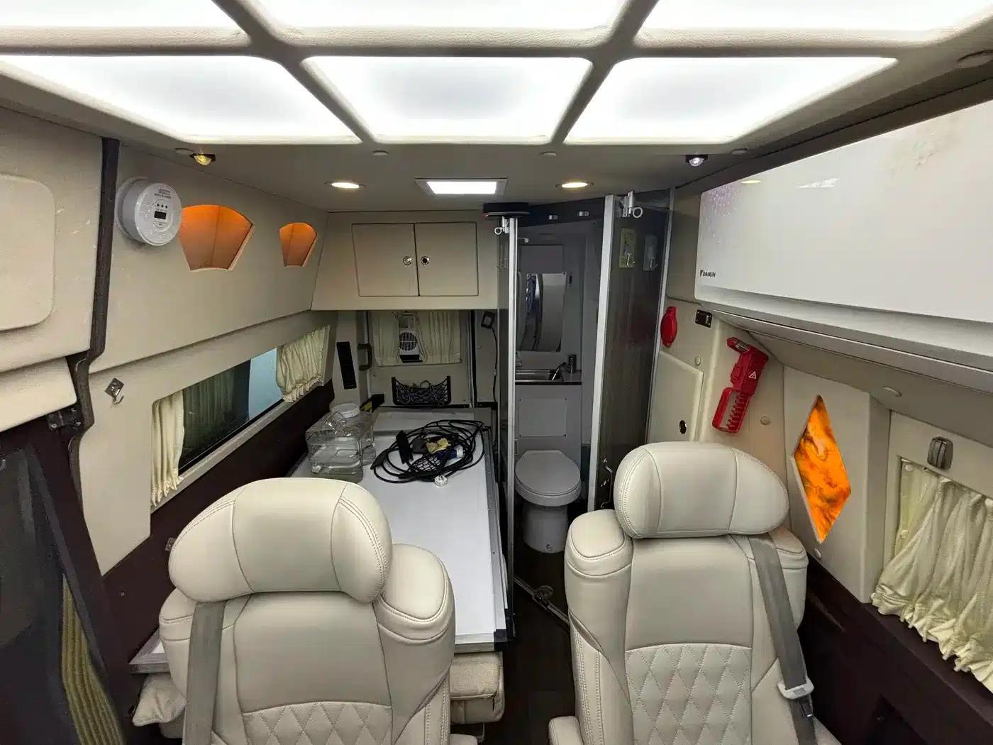 Ford Transit 2019 2.0T Gasoline Automatic Commercial Travel Model, Mid-Wheelbase, Mid-Roof, 7 Seats, China VI Emission Standard — миниатюра 13