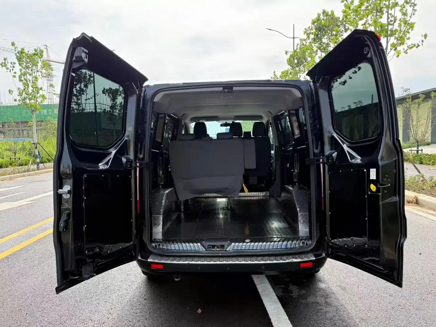 Ford Transit 2019 2.0T Diesel Multi-functional Commercial Vehicle, Short Wheelbase, Low Roof, 6 Seats, China VI Emission Standard — миниатюра 14