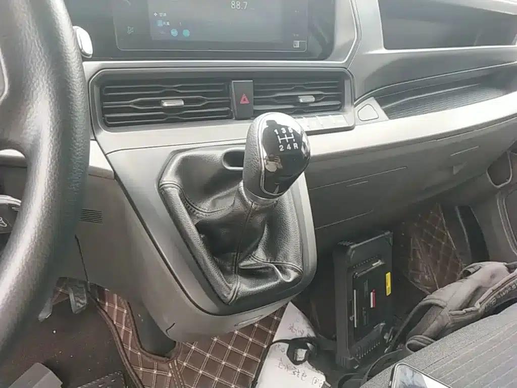 Ford Transit 2023 2.0T Diesel Manual Multi-functional Commercial Vehicle, Short Wheelbase, Low Roof, 5/6 Seats — миниатюра 14