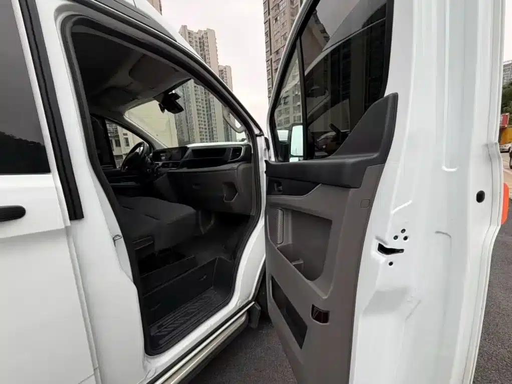 Ford Transit 2023 2.0T Diesel Automatic Multi-functional Commercial Vehicle, Central Wheelbase, Central Roof, 5/6 Seats — миниатюра 14
