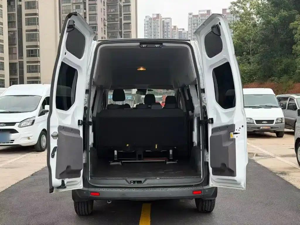 Ford Transit 2023 2.0T Diesel Automatic Multi-functional Commercial Vehicle, Central Wheelbase, Central Roof, 5/6 Seats — миниатюра 16