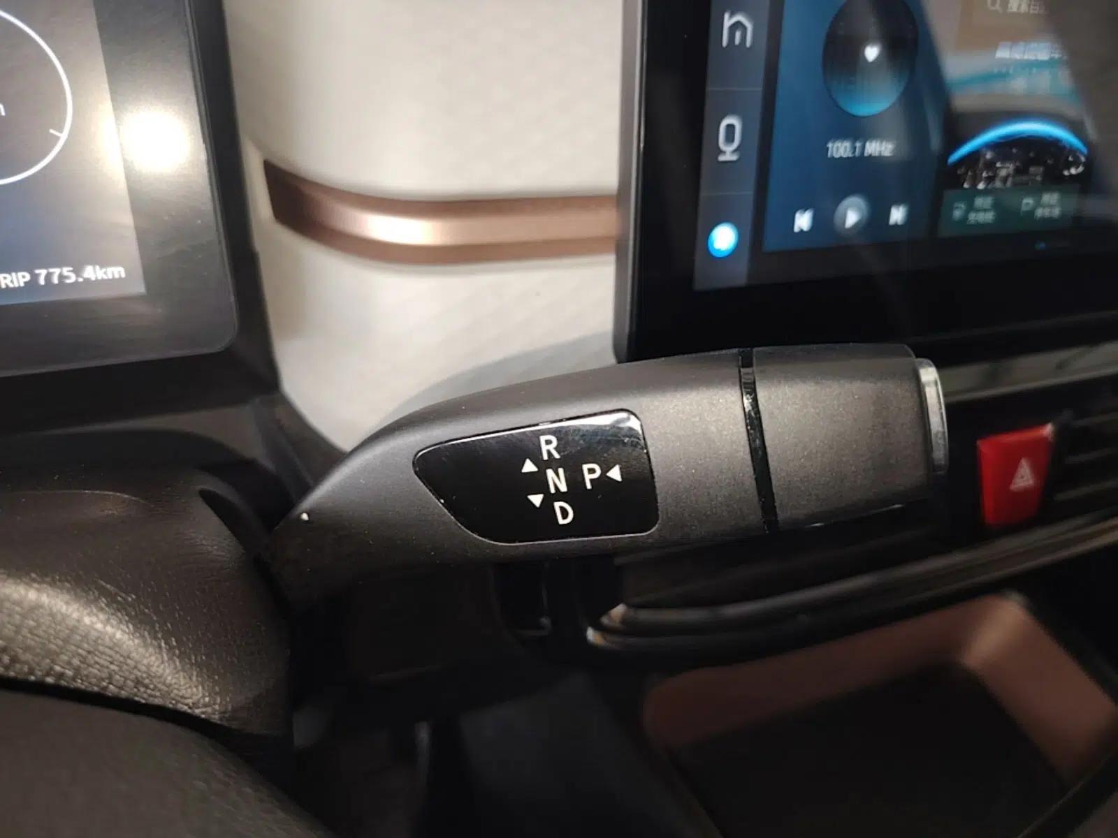 SOL E10X 2021 302 km Range Luxury Version 30.2 kWh — миниатюра 16