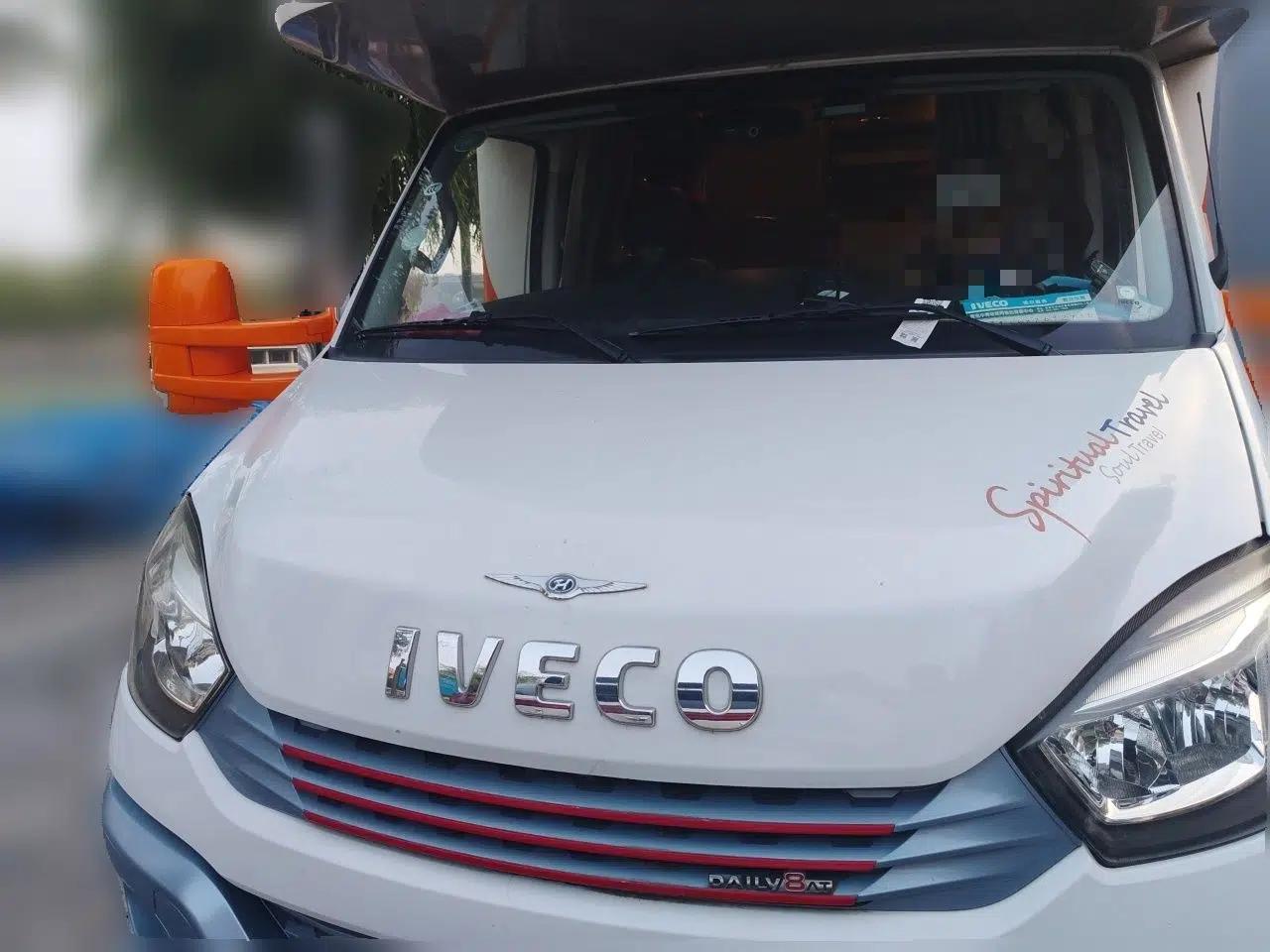 Iveco Eurocargo Nanjing Iveco Ousheng, with Jinghang RV body, Jinhang 593-4 dual‑expansion model, 3.0T diesel, automatic transmission. — миниатюра 2