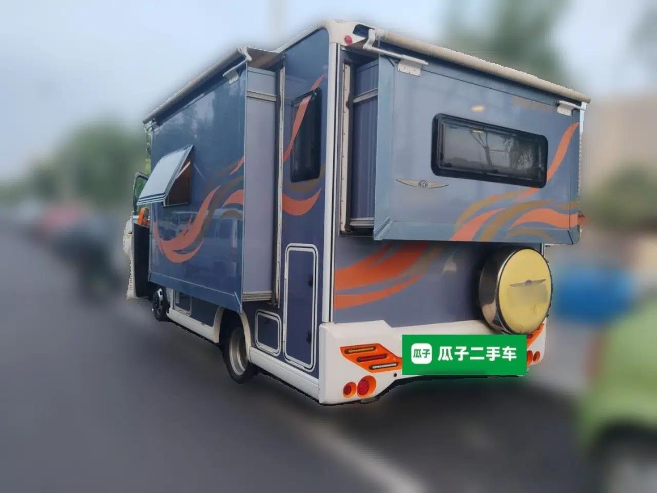 Iveco Eurocargo Nanjing Iveco Ousheng, with Jinghang RV body, Jinhang 593-4 dual‑expansion model, 3.0T diesel, automatic transmission. — миниатюра 4