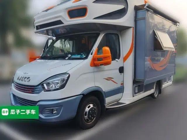 Iveco Eurocargo Nanjing Iveco Ousheng, with Jinghang RV body, Jinhang 593-4 dual‑expansion model, 3.0T diesel, automatic transmission.
