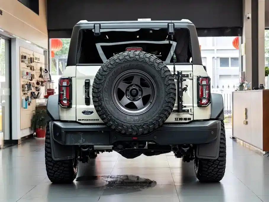 Ford Spectacular 2025 2.3T Sand Dune Limited Edition — миниатюра 5