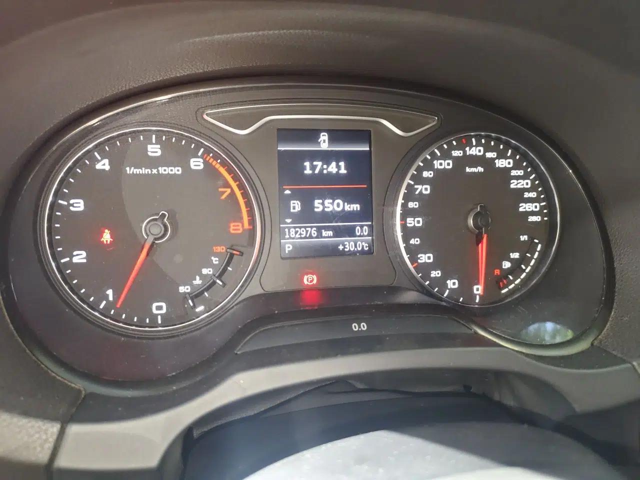Audi A3 2014 Limousine 40 TFSI S line Comfort Model — миниатюра 11