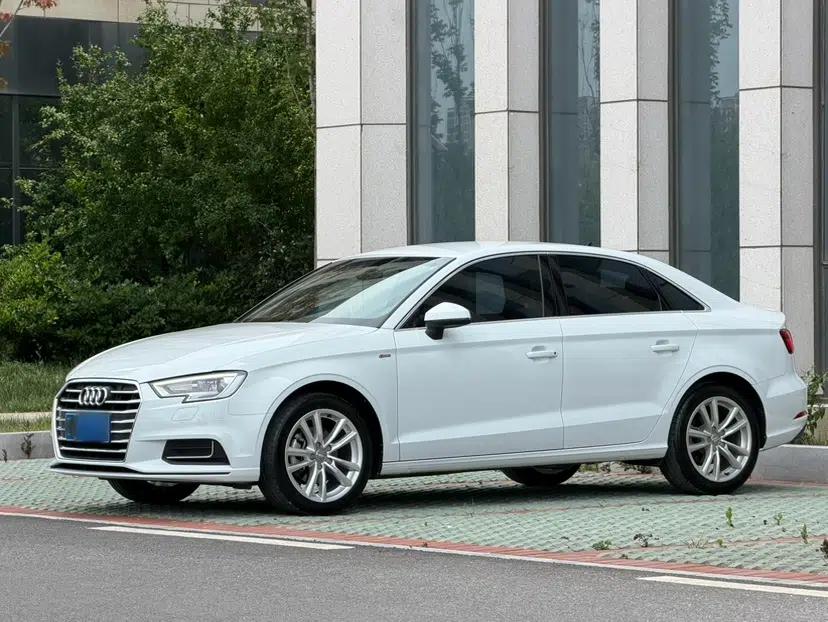 Audi A3 2019 Limousine 35 TFSI Ambition China V — миниатюра 1
