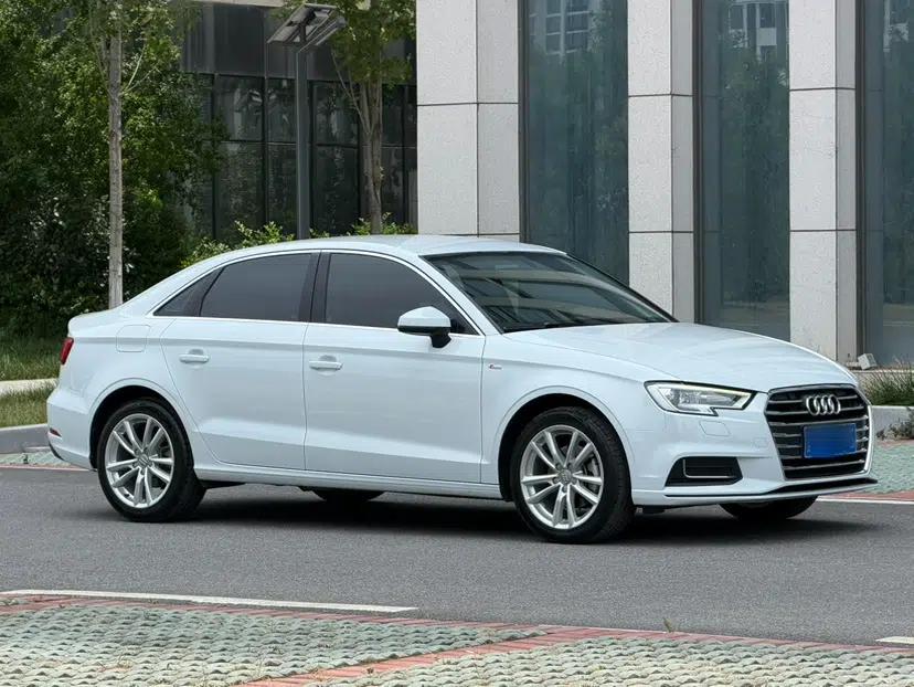 Audi A3 2019 Limousine 35 TFSI Ambition China V — миниатюра 3
