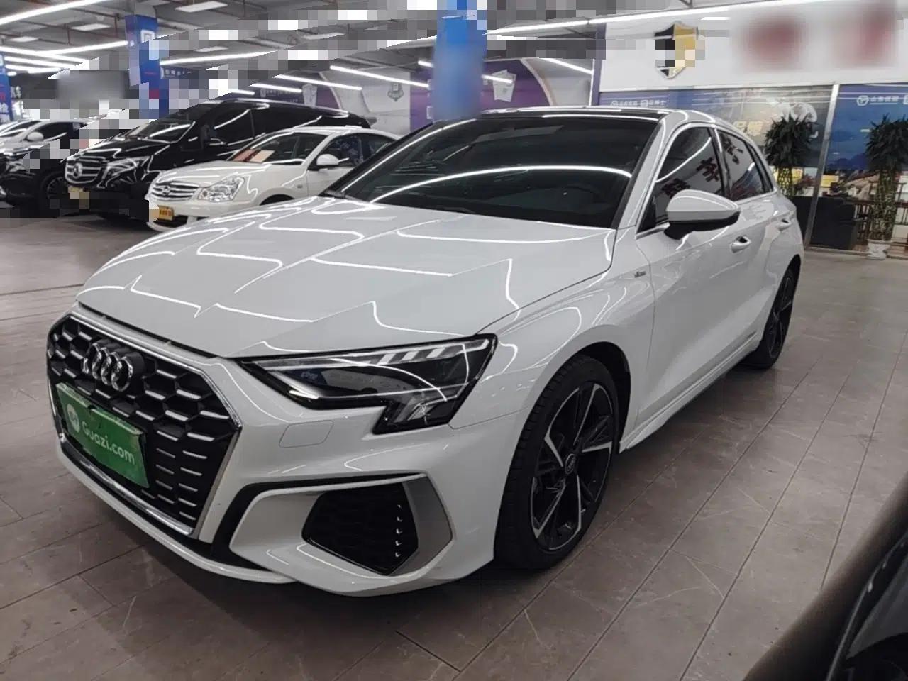 Audi A3 2024 Sportback 35 TFSI Fashionable Sports Model — миниатюра 1
