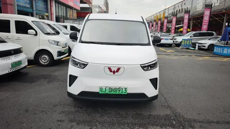 Wuling Yangguang 2024 Model 300km Comfort Bus Version 75kW — миниатюра 2