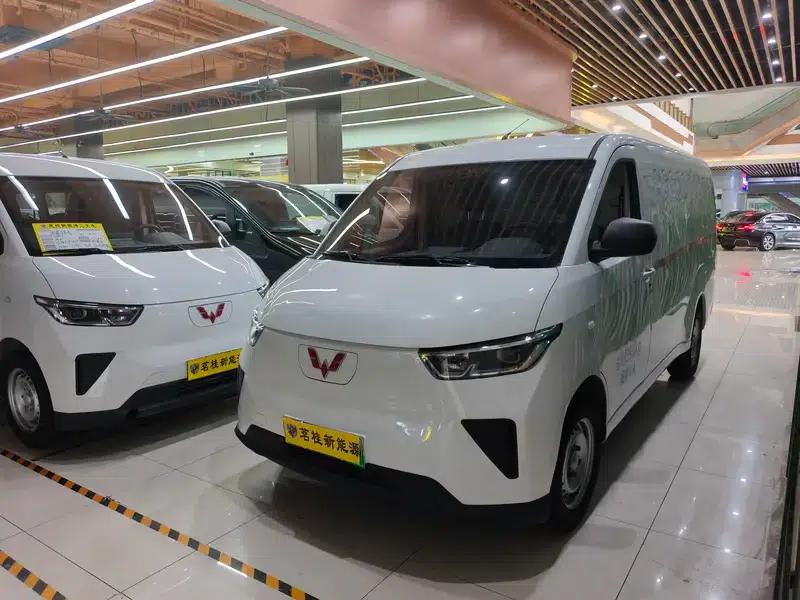 Wuling Yangguang 2025 400km/h Bus Comfort 6-seater — миниатюра 1