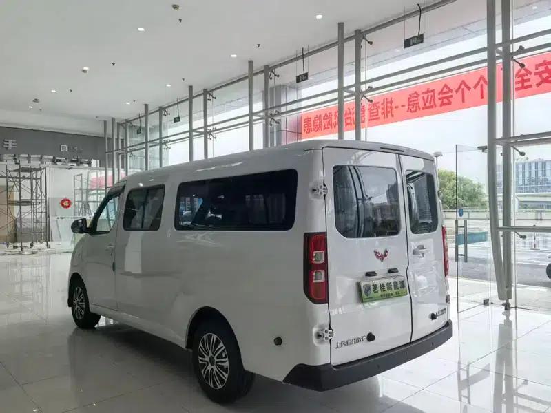 Wuling Yangguang 2025 400km/h Bus Comfort 6-seater — миниатюра 4