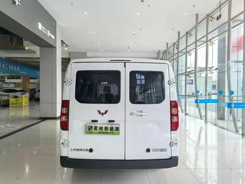 Wuling Yangguang 2025 400km/h Bus Comfort 6-seater — миниатюра 5