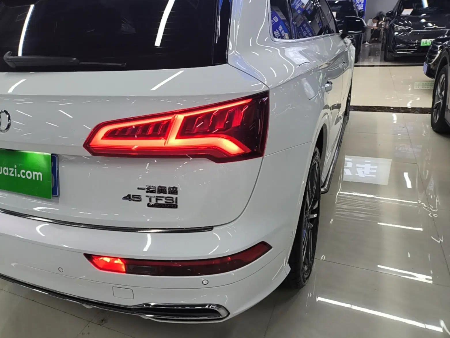 Audi Q5L 2020 45 TFSI Prestige Fashion Model — миниатюра 9