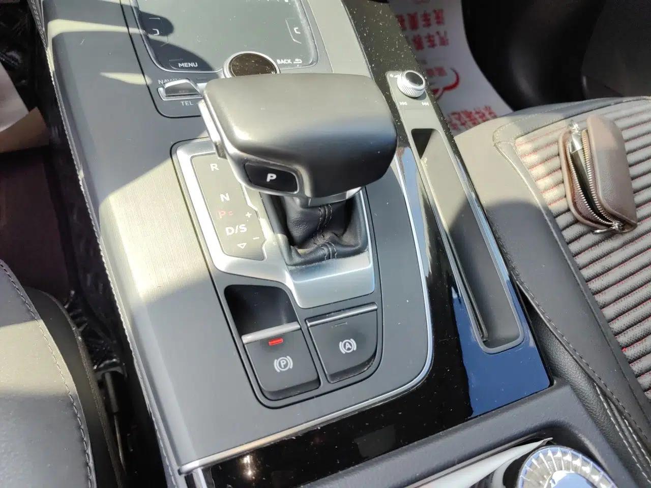 Audi Q5L 2020 45 TFSI Prestige Fashion Model — миниатюра 14