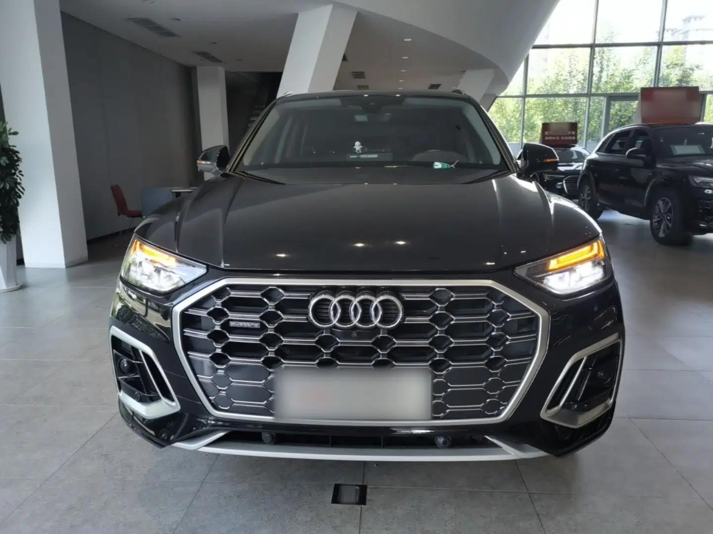Audi Q5L 2024 40 TFSI Fashion Dynamic Model — миниатюра 2