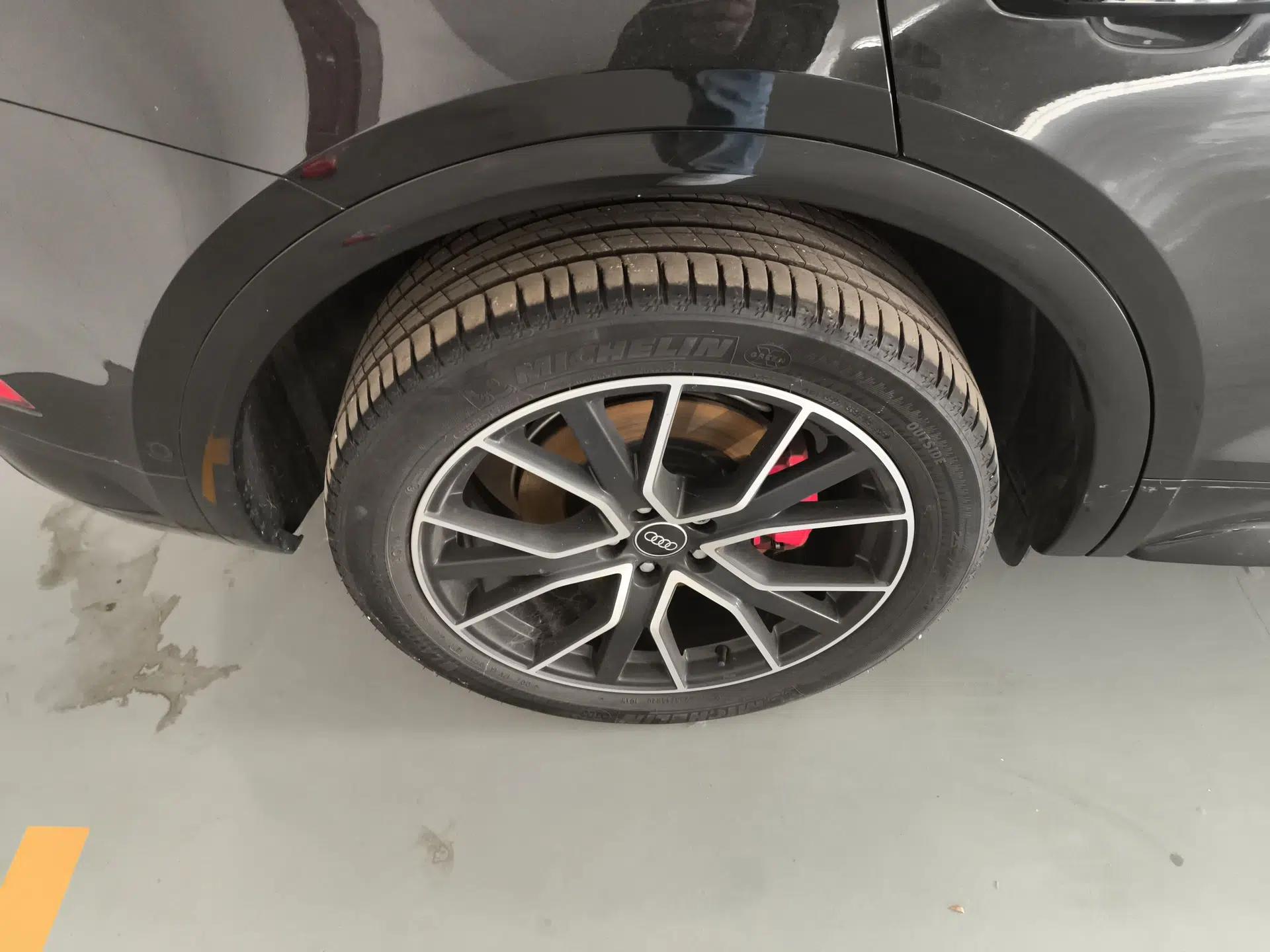 Audi Q5L 2024 45 TFSI Luxury Dynamic Model — миниатюра 11