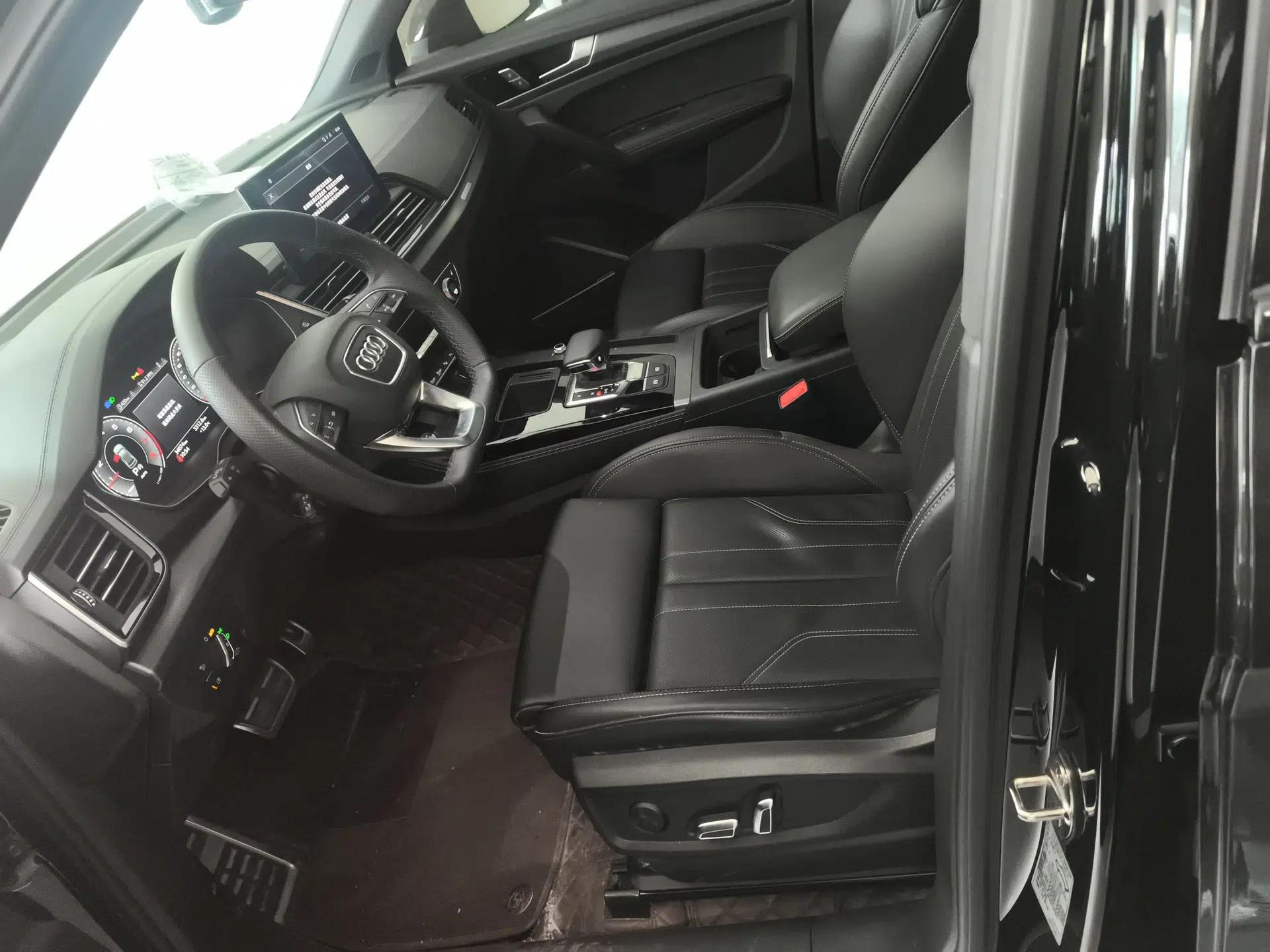 Audi Q5L 2024 45 TFSI Luxury Dynamic Model — миниатюра 21