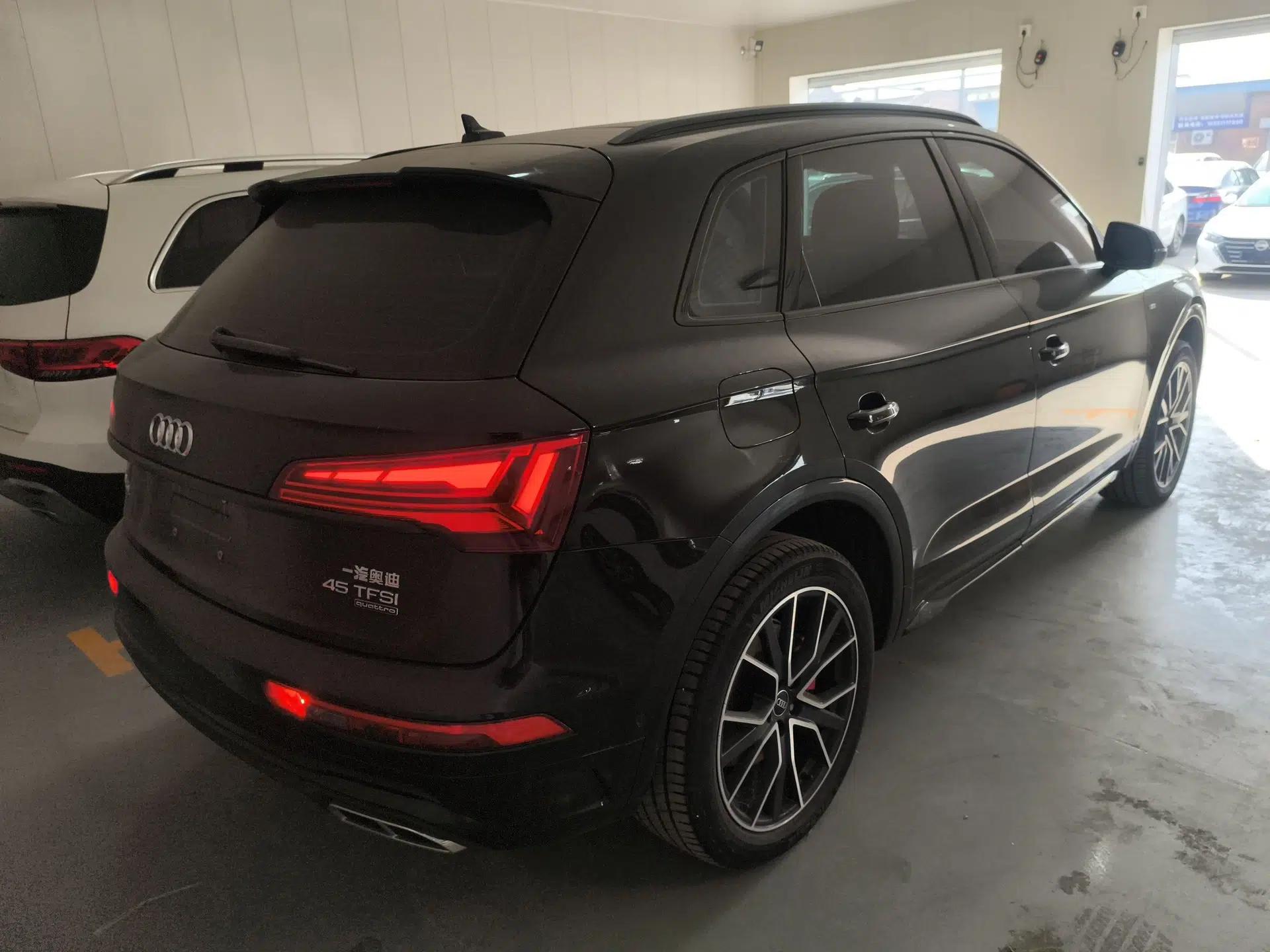 Audi Q5L 2024 45 TFSI Luxury Dynamic Model — миниатюра 5