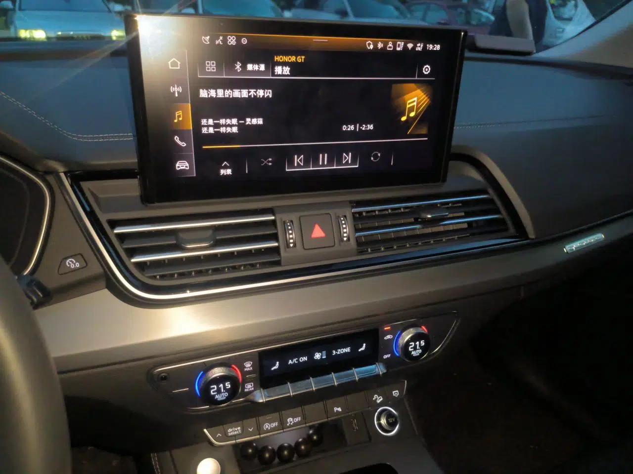 Audi Q5L 2025 40 TFSI Fashionable and Dynamic Edition — миниатюра 13