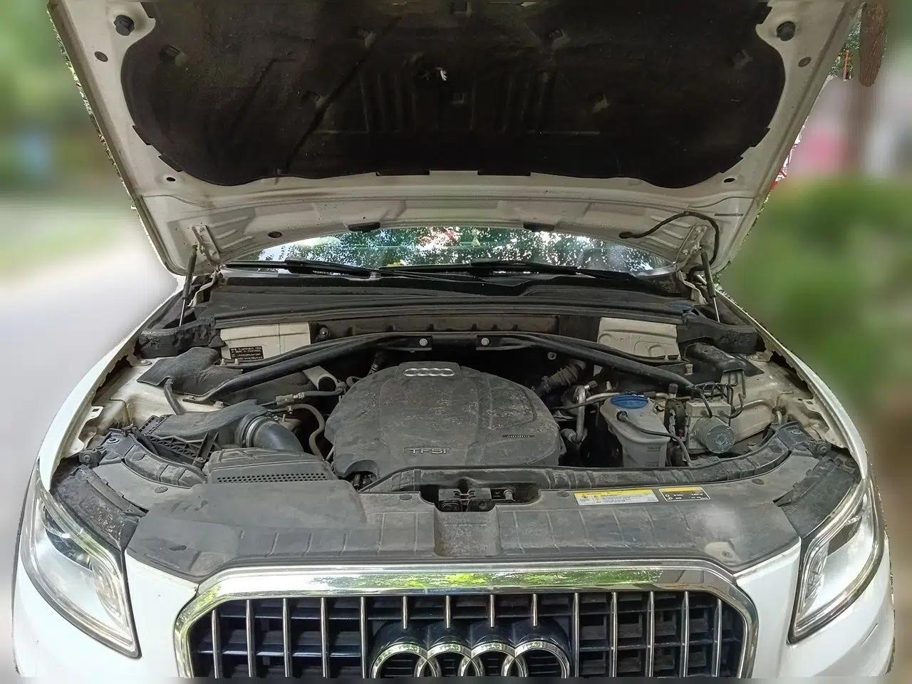 Audi Q5 2018 Collector's Edition 40 TFSI Technology Model — миниатюра 2