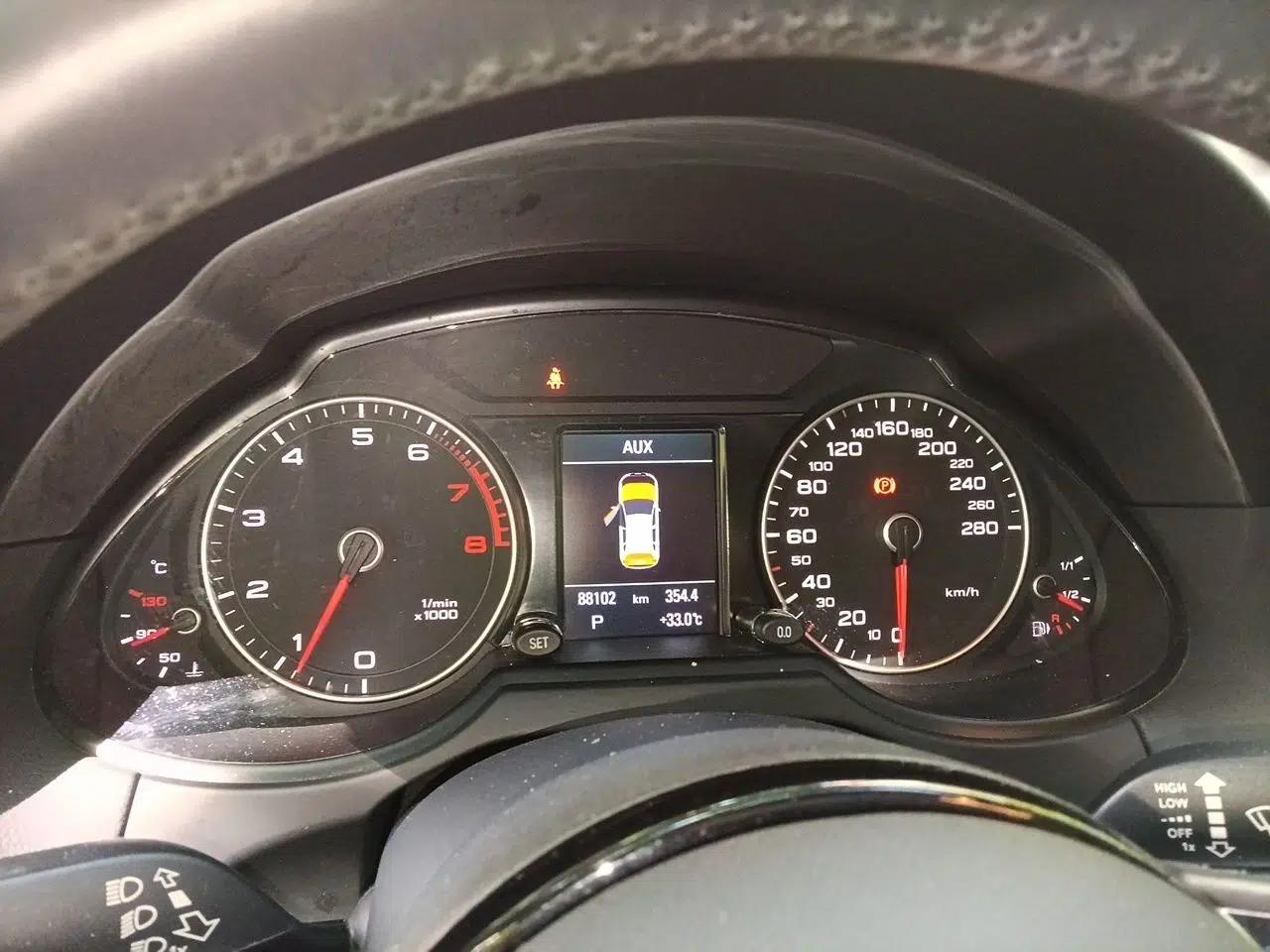 Audi Q5 2018 Collector's Edition 40 TFSI Technology Model — миниатюра 11