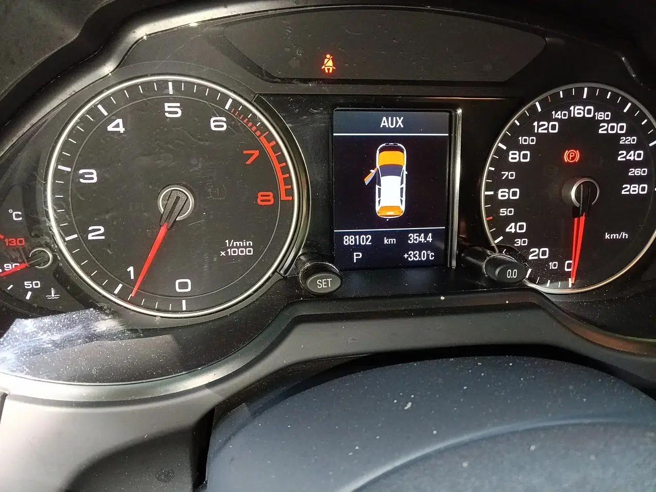Audi Q5 2018 Collector's Edition 40 TFSI Technology Model — миниатюра 12