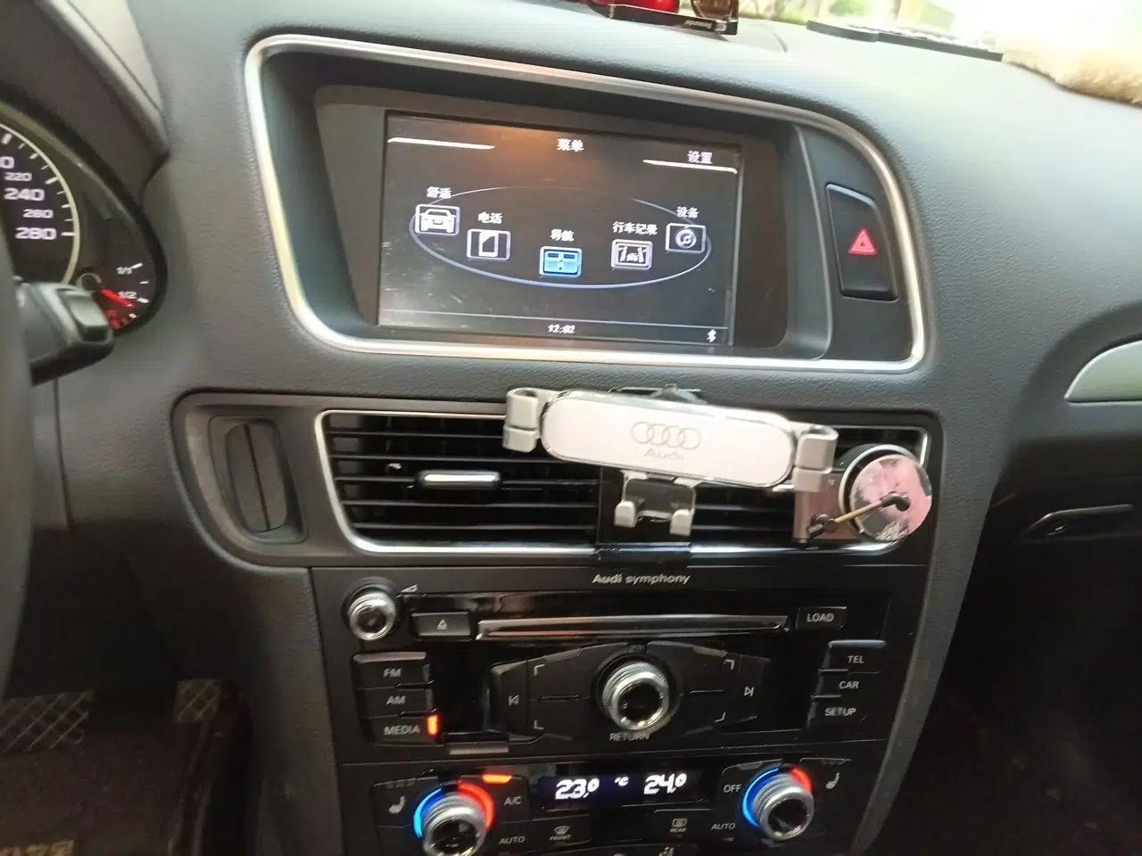 Audi Q5 2018 Collector's Edition 40 TFSI Technology Model — миниатюра 13