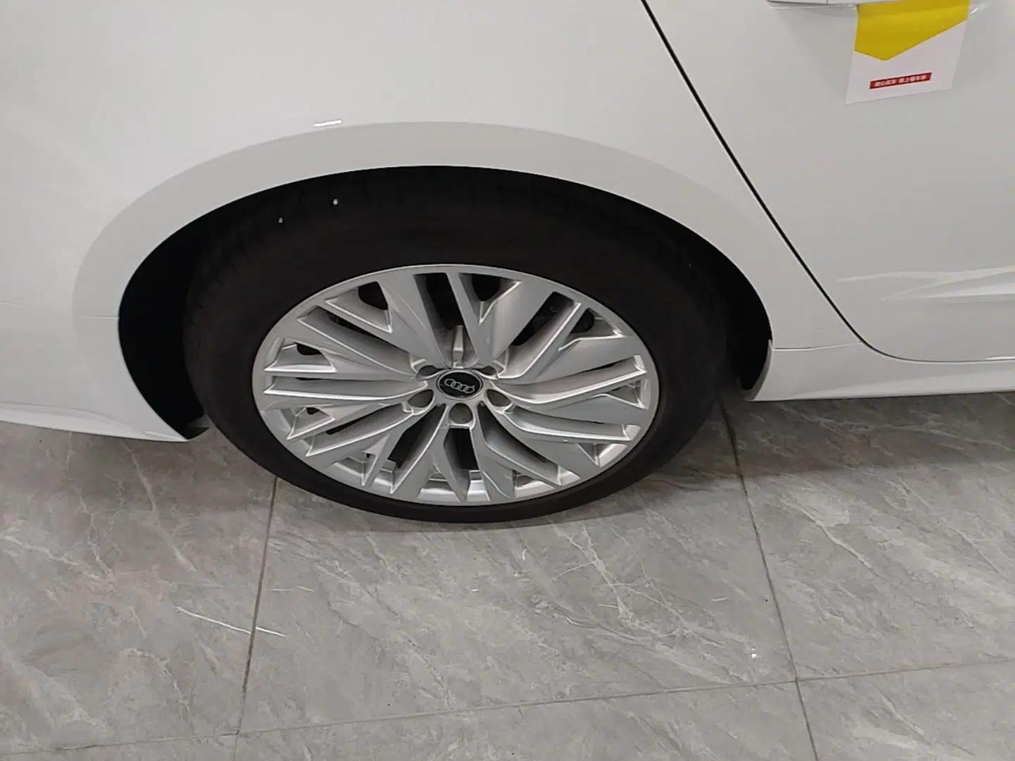 Audi A7L 2024 45TFSI S-line Dream-Building Edition Flow Crystal Package — миниатюра 11
