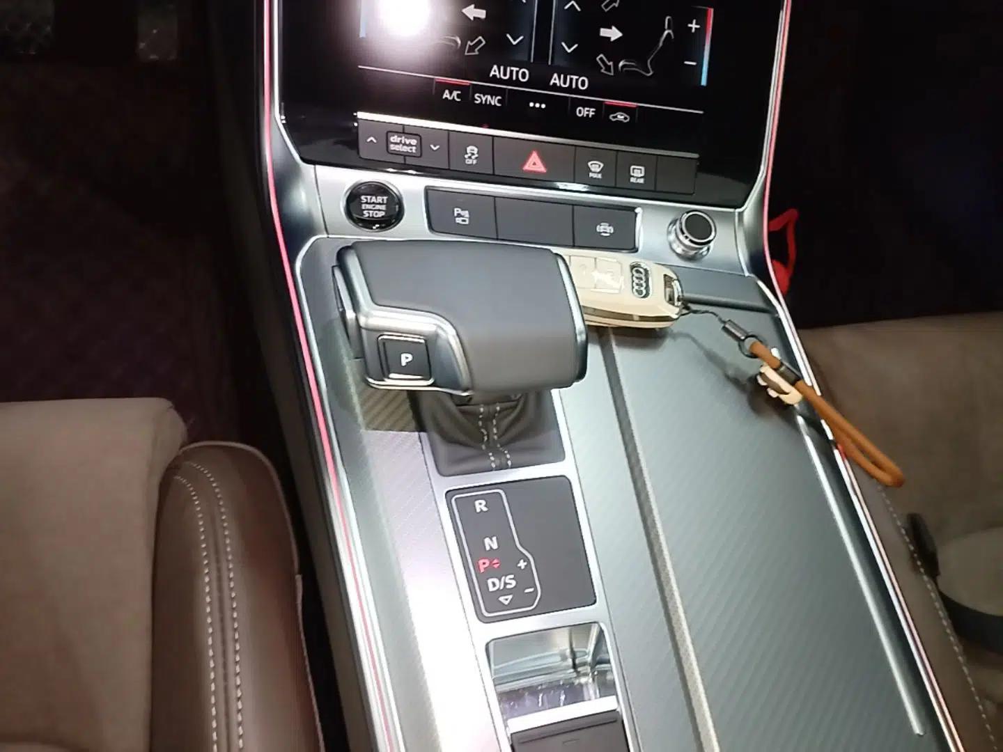 Audi A7L 2024 45TFSI S-line Dream-Building Edition Flow Crystal Package — миниатюра 16