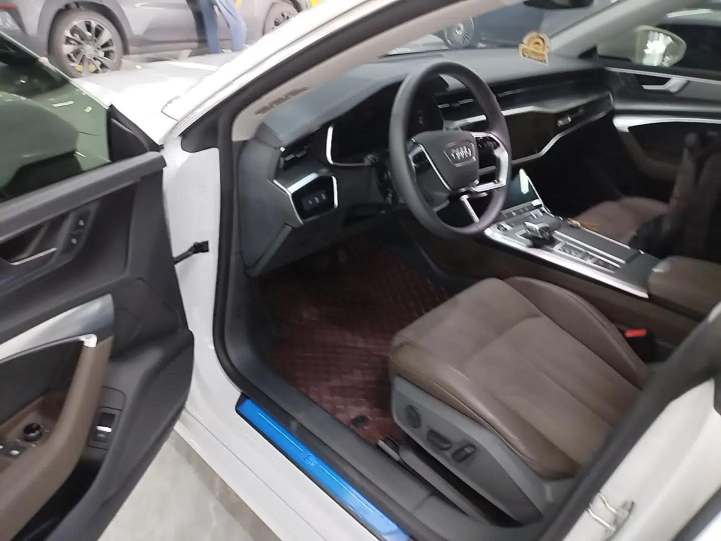Audi A7L 2024 45TFSI S-line Dream-Building Edition Flow Crystal Package — миниатюра 18