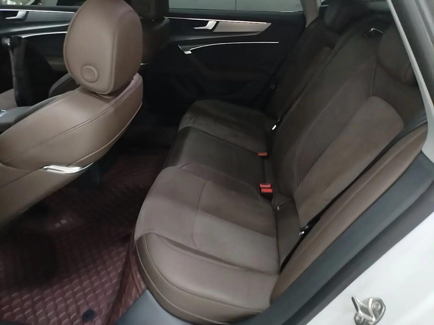 Audi A7L 2024 45TFSI S-line Dream-Building Edition Flow Crystal Package — миниатюра 20