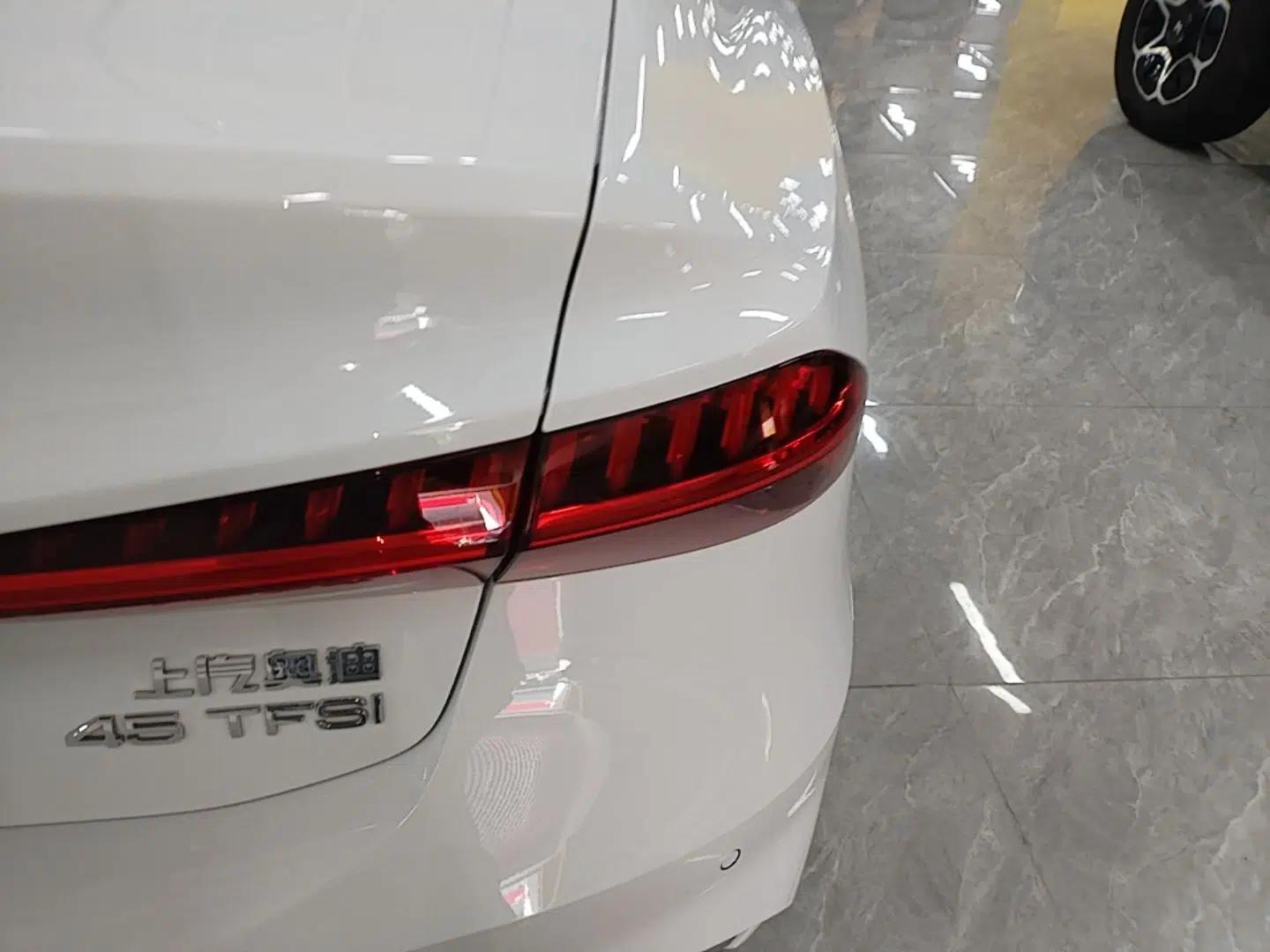 Audi A7L 2024 45TFSI S-line Dream-Building Edition Flow Crystal Package — миниатюра 9