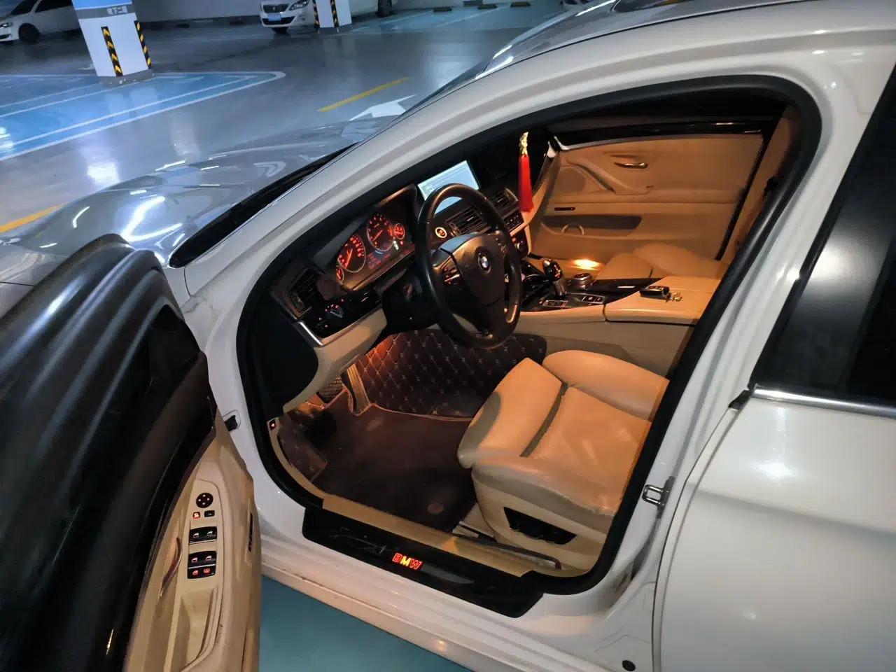 BMW 5 Series 2012 530Li Luxury Model — миниатюра 16